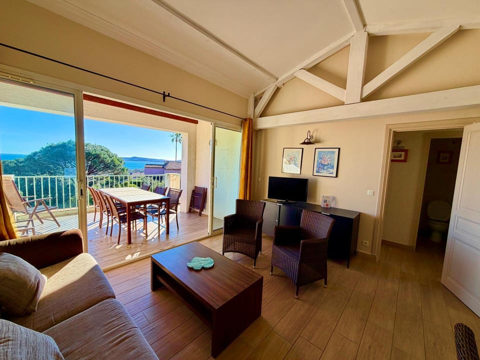 Les Restanques vue mer 3 chambres 3121 Apartment in Grimaud