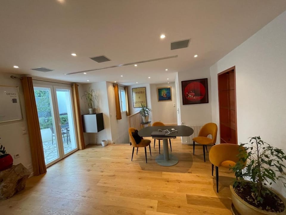 Beautiful Luxurious House with Cinema Ideal for Groups Apartment in Drancy