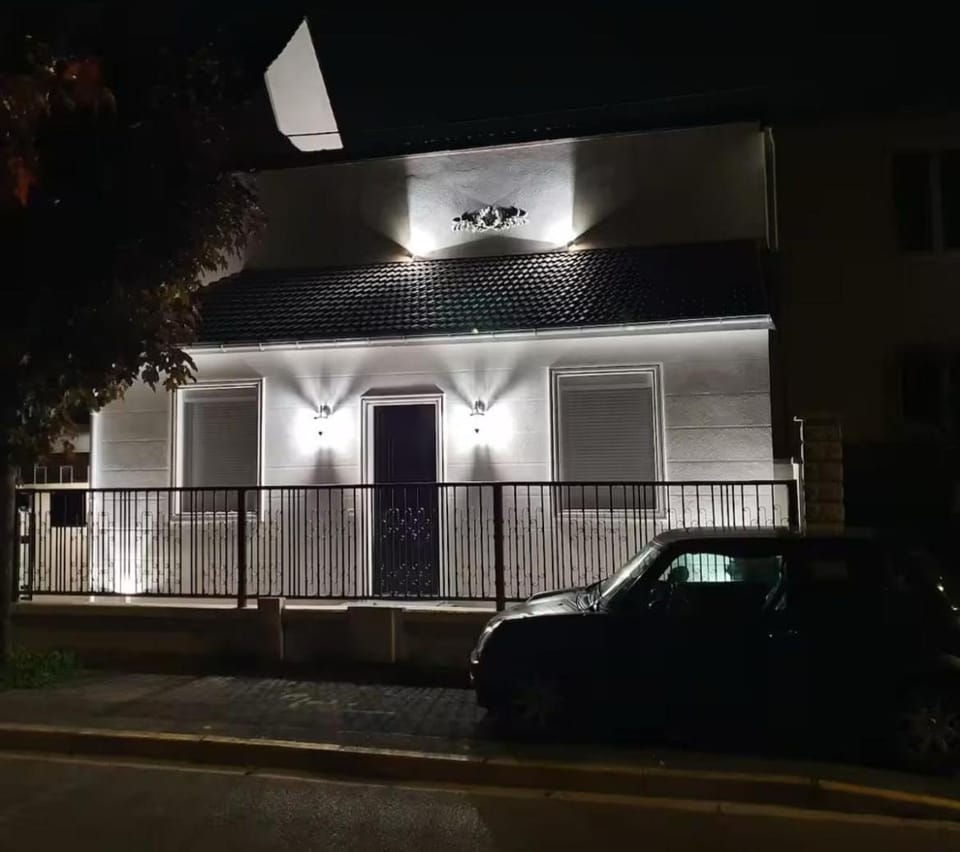 Beautiful Luxurious House with Cinema Ideal for Groups Apartment in Drancy