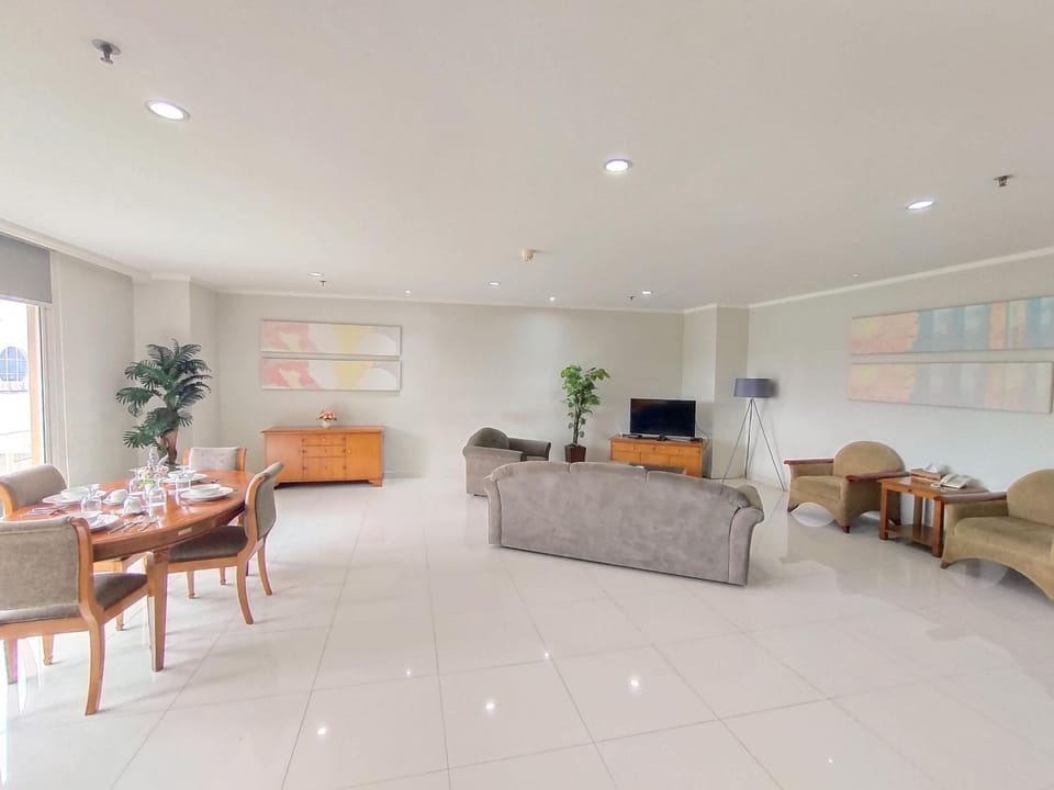 Communal lounge/ TV room, Living room, Seating area