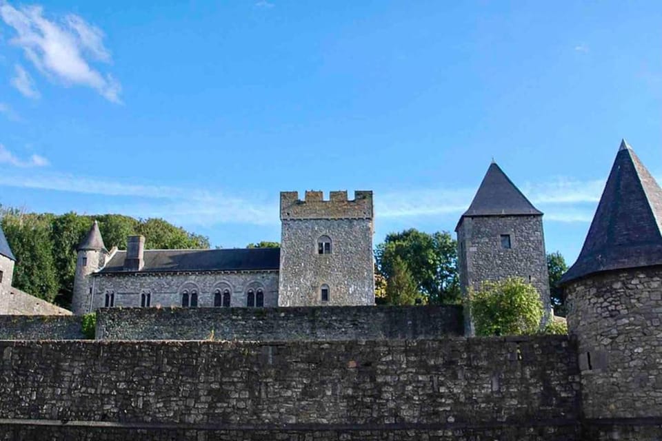 Studio face au château de Thy Apartment in Belgium