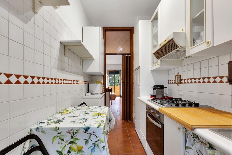 Kitchen or kitchenette, Dining area, Bedroom, oven, stove