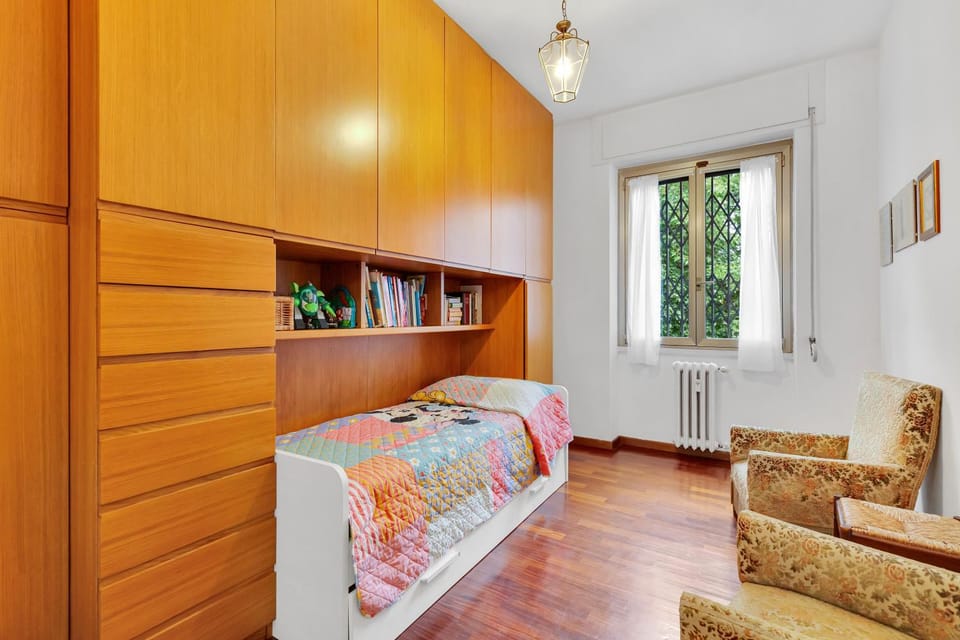 Bed, Seating area, Bedroom, wardrobe