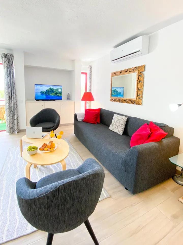 TV and multimedia, Living room, Seating area, air conditioner