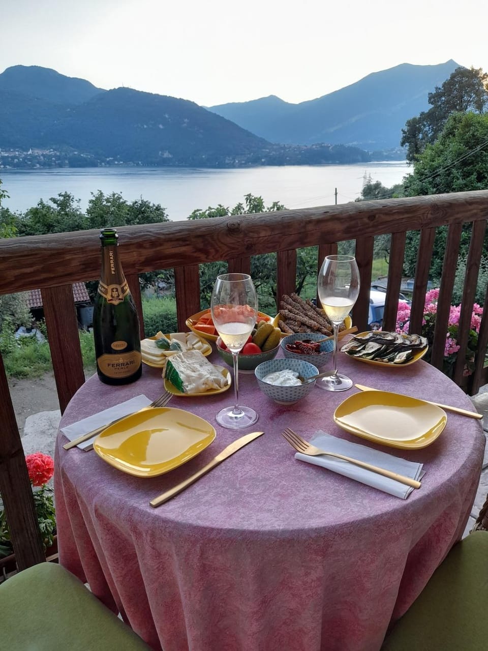 Balcony/Terrace, Lake view