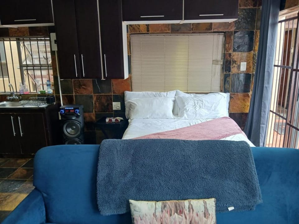 Cozy studio in westdene Apartment in Johannesburg