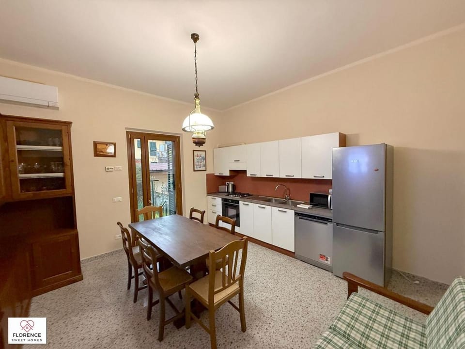 Kitchen or kitchenette, Dining area, dishwasher, oven, stove