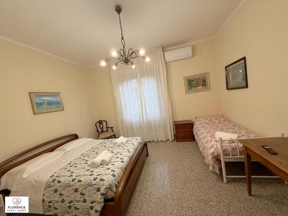 Photo of the whole room, air conditioner