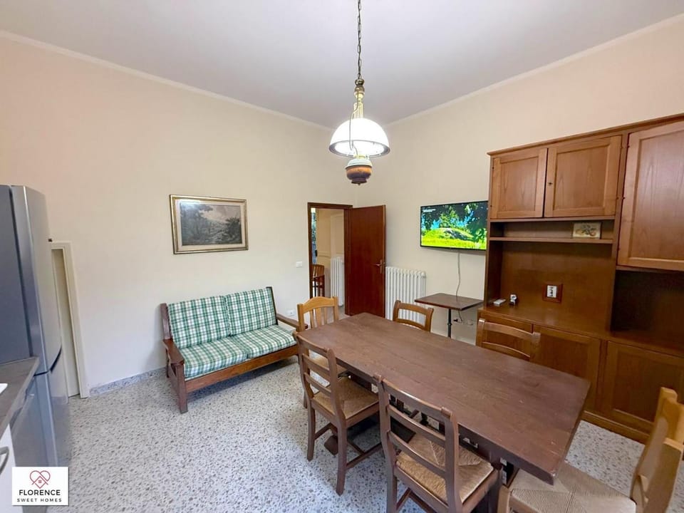 TV and multimedia, Dining area, Lunch