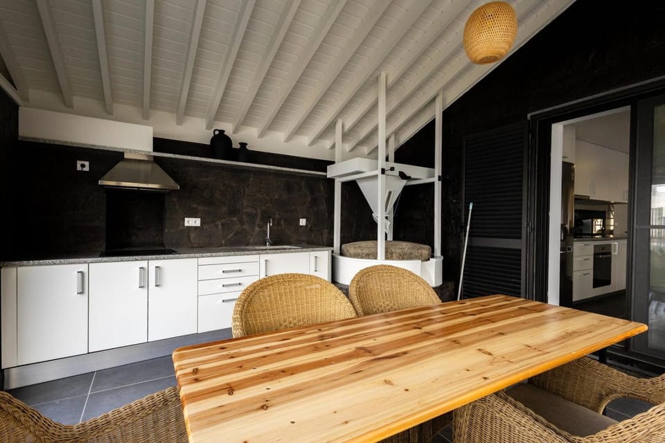 GuestReady - beachfront retreat in Porto Formoso House in Azores District