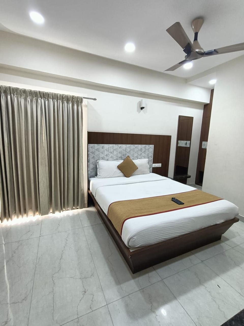 Photo of the whole room, Bedroom, fireplace