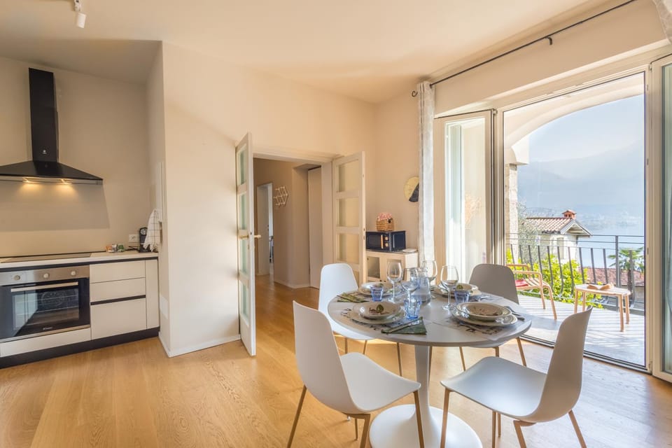 Natural landscape, View (from property/room), Balcony/Terrace, Living room, Dining area, Mountain view