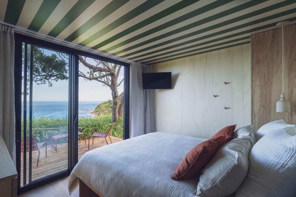 Photo of the whole room, Bedroom, Sea view