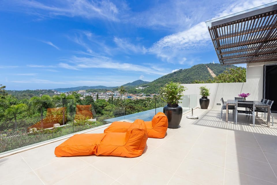 Property building, Patio, Balcony/Terrace, Balcony/Terrace, Seating area, Mountain view, Sea view, Sea view