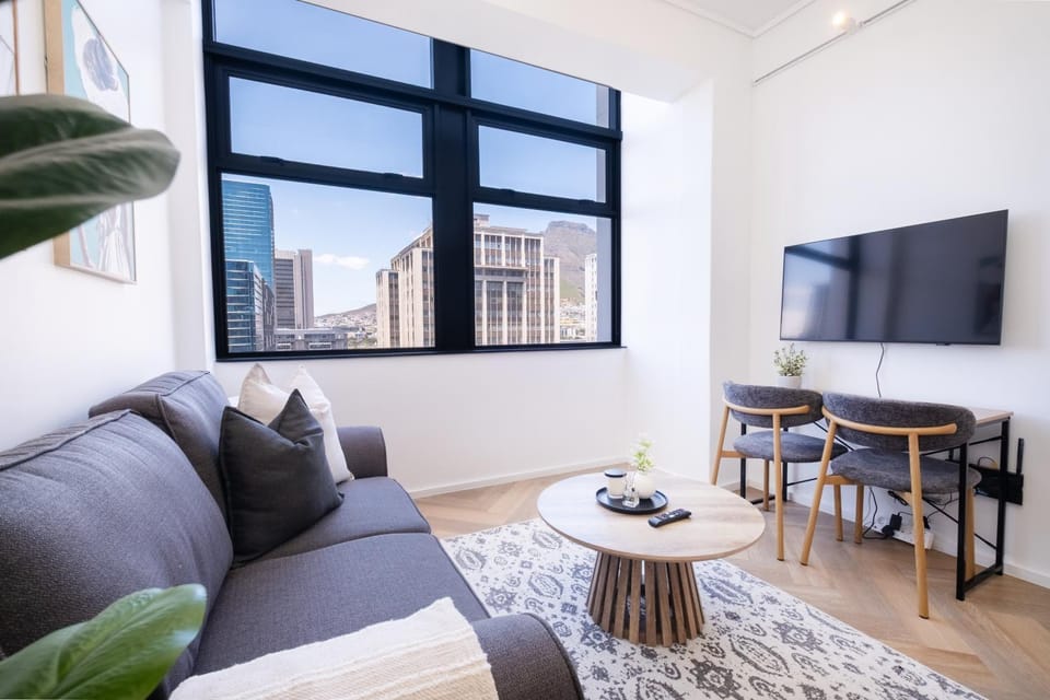 917 Zeeland -Studio Near CTICC with Daily Cleaning Apartment in Cape Town