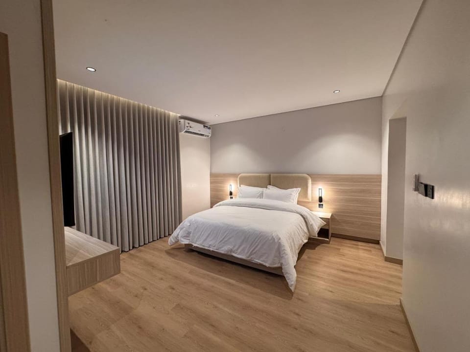 Bed, Photo of the whole room, Bedroom, wardrobe, air conditioner