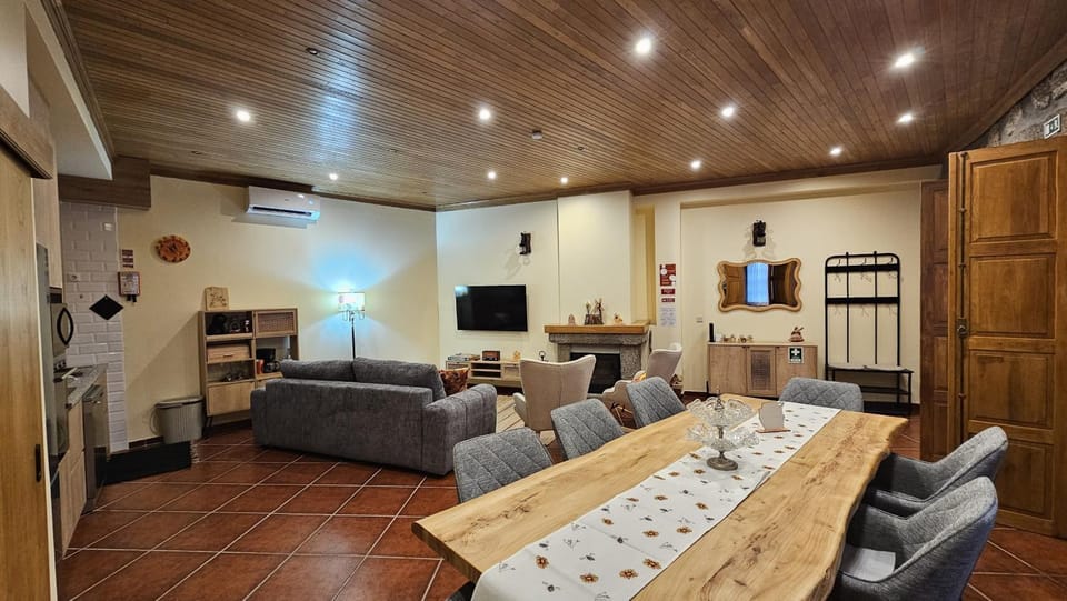 Communal lounge/ TV room, Living room, Photo of the whole room, Dining area