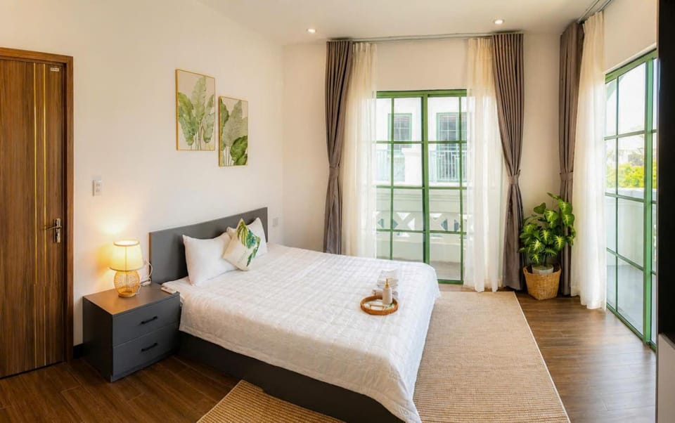 Bed, Photo of the whole room, Bedroom, towels, wardrobe