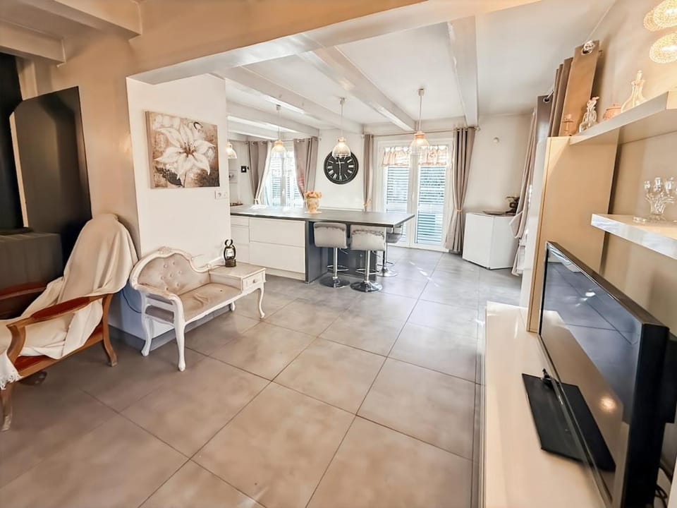 Living room, kitchen