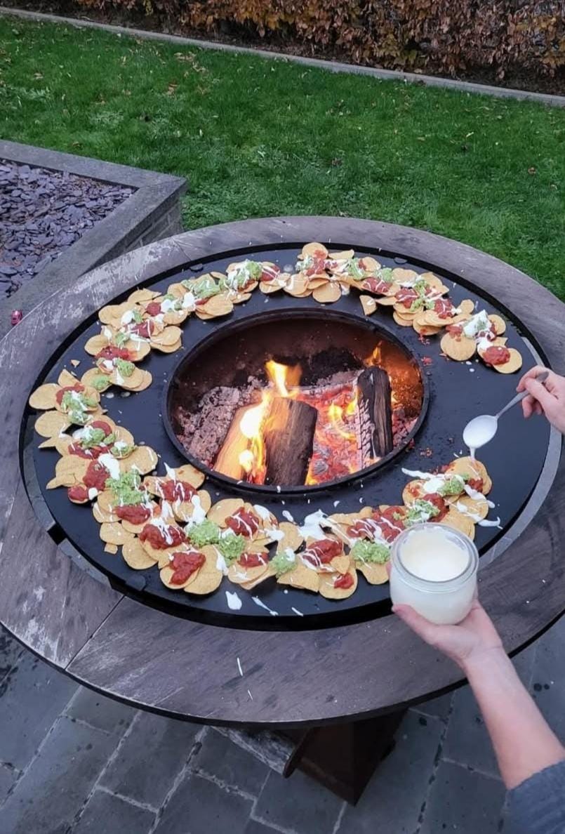 Restaurant/places to eat, BBQ facilities, Children play ground, Food and drinks, Food