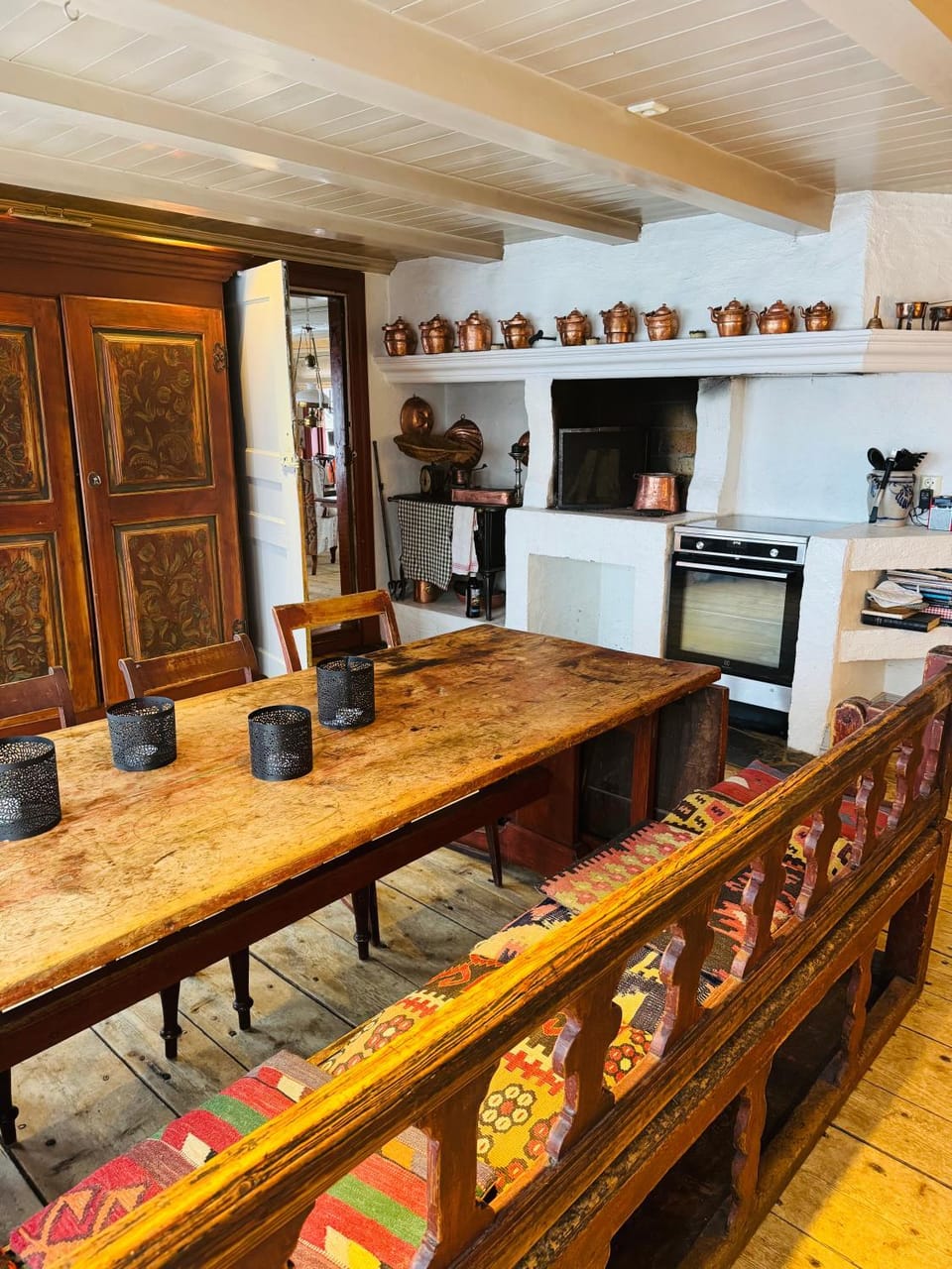 Dining area, oven, kitchen