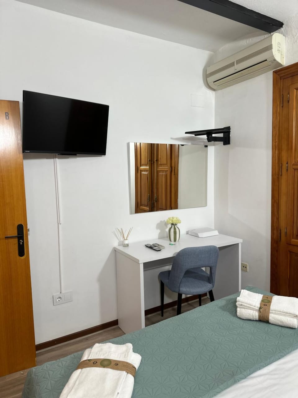 Mini Peixcateria A Capsule hotel in Valencian Community