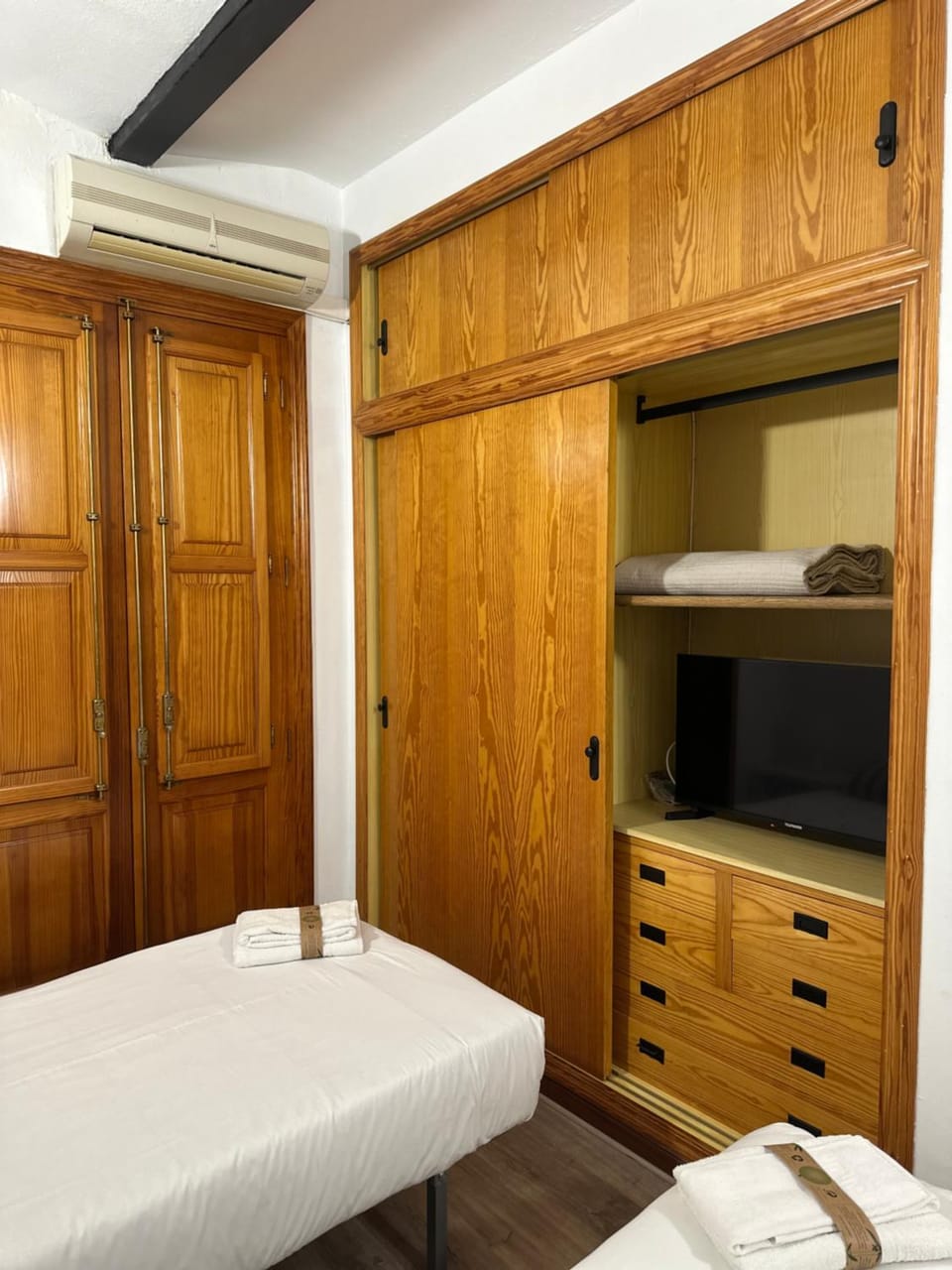 Mini Peixcateria A Capsule hotel in Valencian Community