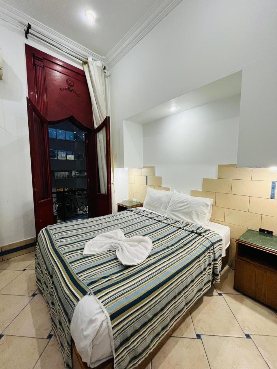 Bed, Photo of the whole room, towels