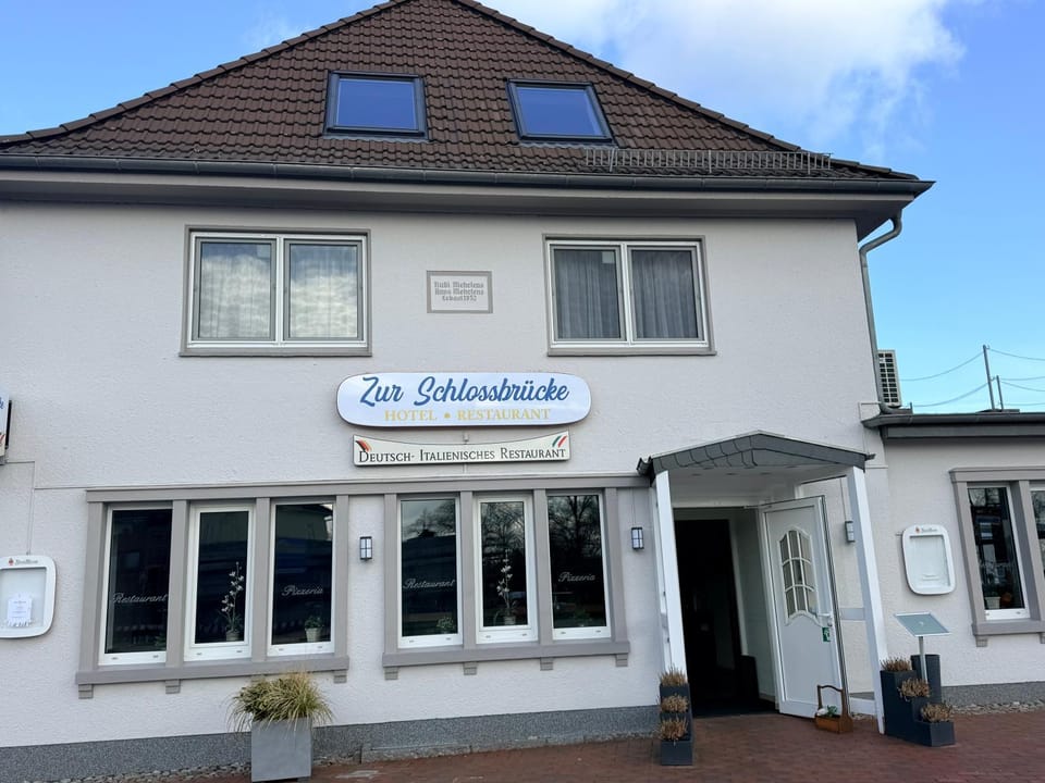 Property building, Facade/entrance, Day