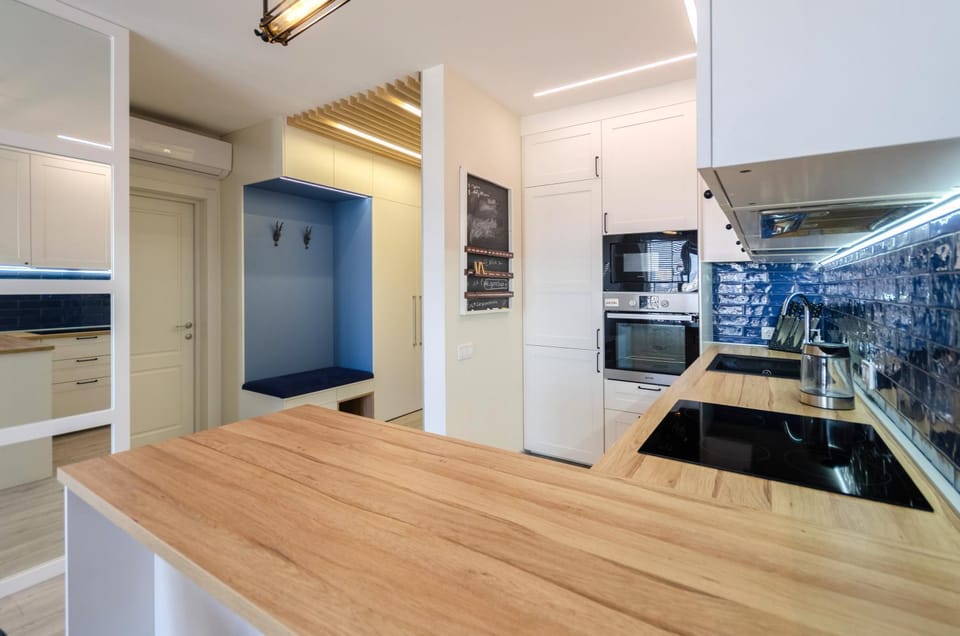 microwave, oven, pet friendly, stove, kitchen, air conditioner