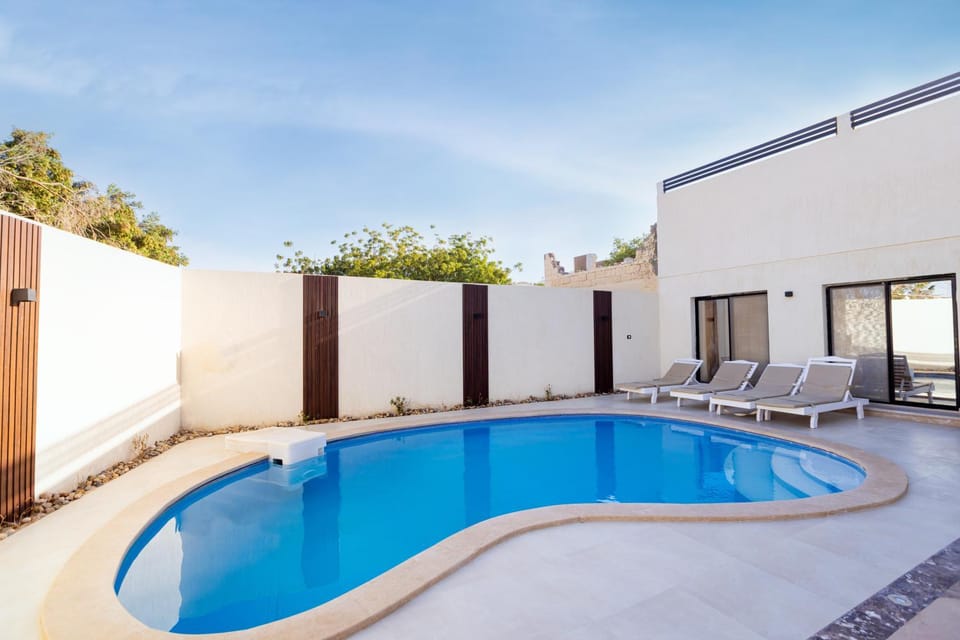 Swimming pool, Swimming pool