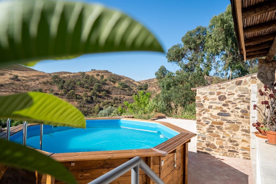 Andorinha House, Callebanda Barracol House in Faro District