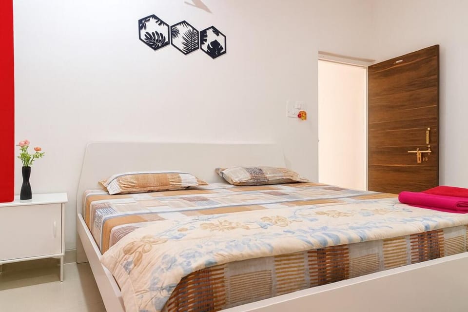 Reddy Residency 2BHK Flat Close to US Consulate Gachibowli Only For Family Apartment in Hyderabad