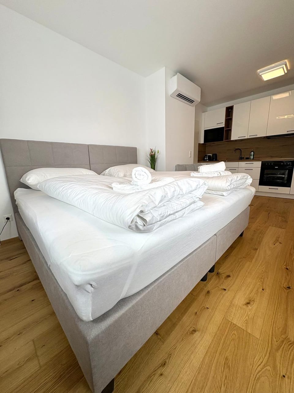Bed, Photo of the whole room