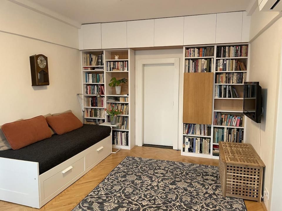 Library, Living room