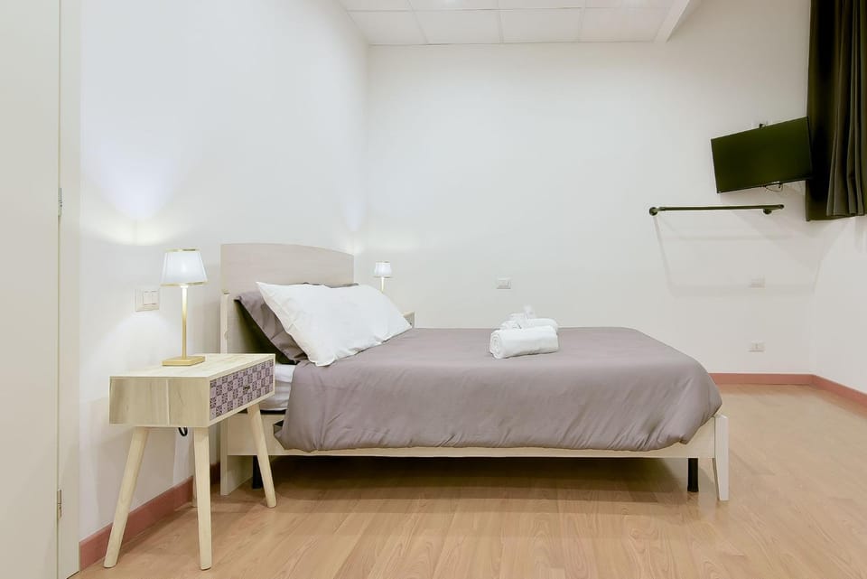 Communal lounge/ TV room, Bed, TV and multimedia, Bedroom