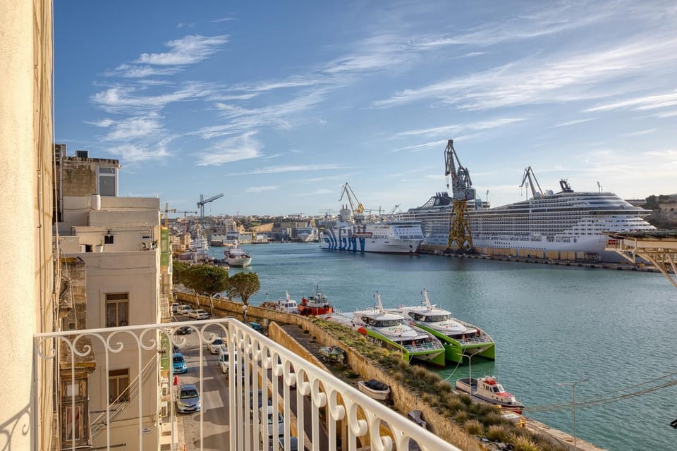 Plush one bedroom apartment with sea view balcony LMAC1-1 Apartment in Malta