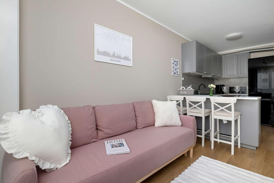 Kitchen or kitchenette, Seating area, Dining area