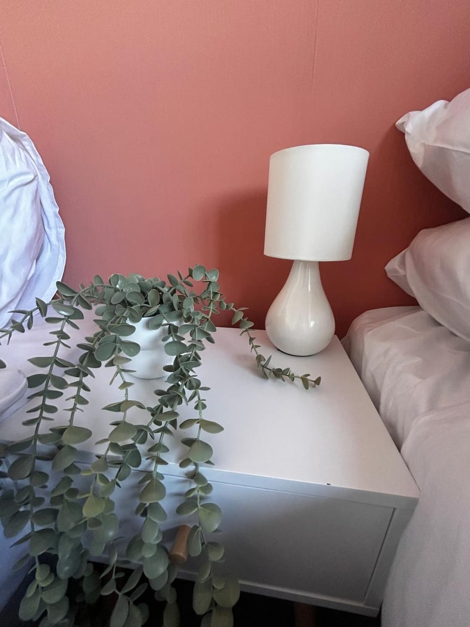 3 Bedroom House- Sleeps 5- Pool Table and Driveway House in Swindon