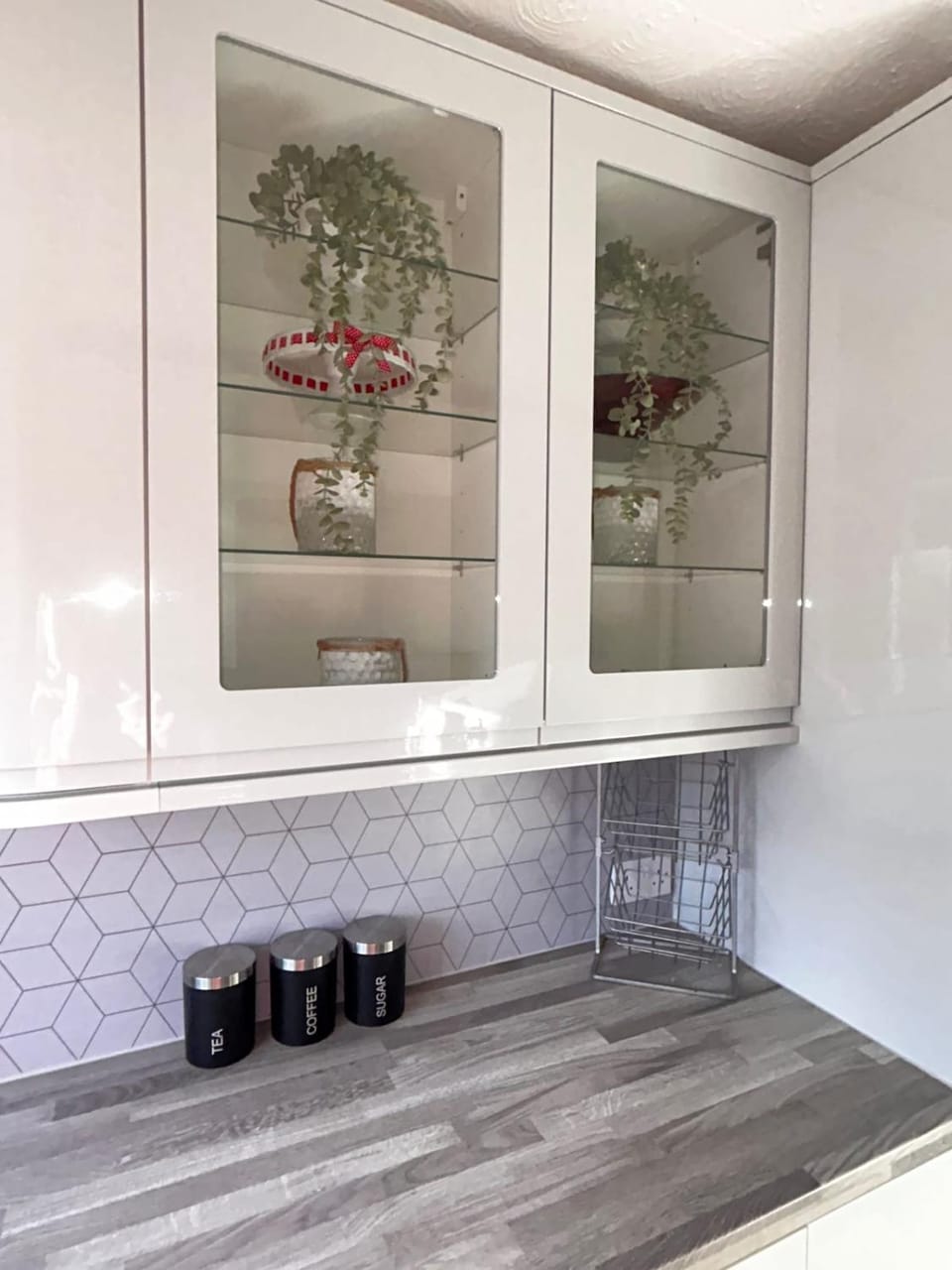 3 Bedroom House- Sleeps 5- Pool Table and Driveway House in Swindon