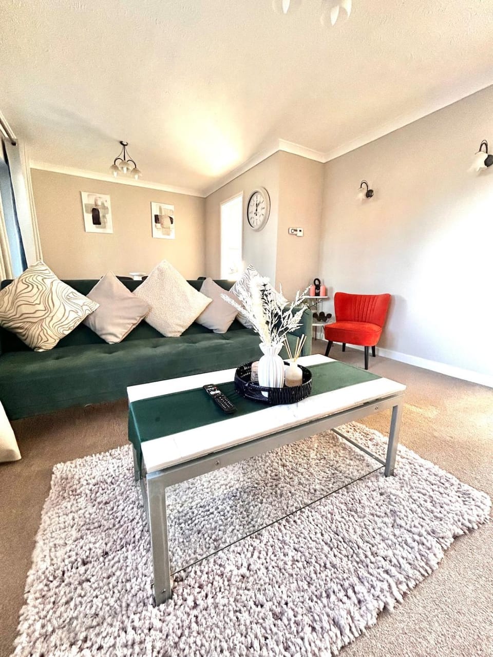 3 Bedroom House- Sleeps 5- Pool Table and Driveway House in Swindon