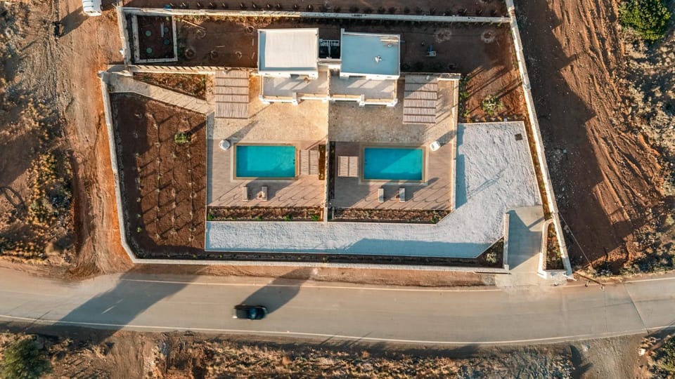 Property building, Bird's eye view, Swimming pool