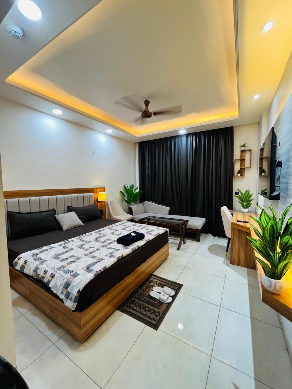 Moon Path Stay Bed and Breakfast in Lucknow