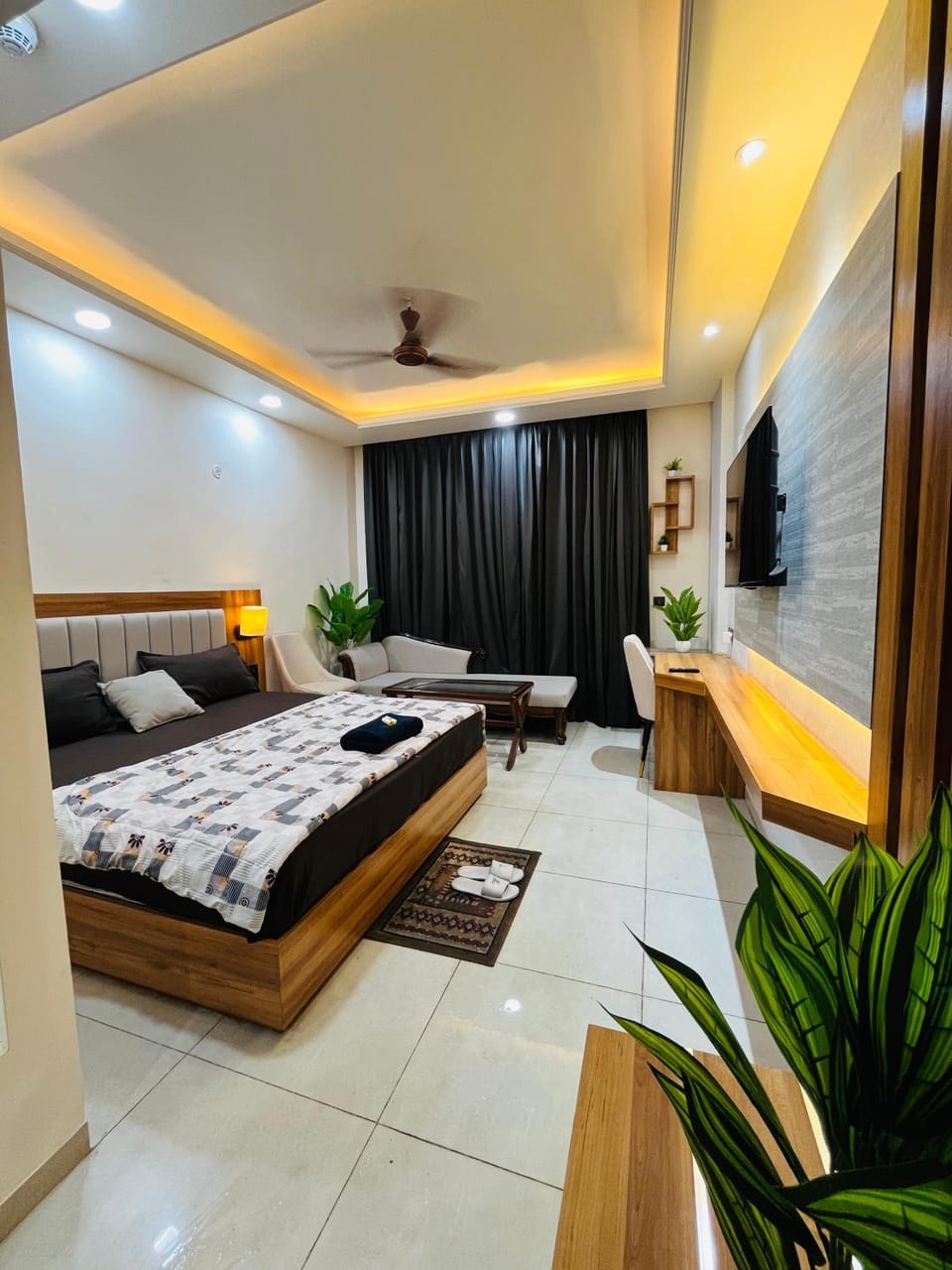 Moon Path Stay Bed and Breakfast in Lucknow