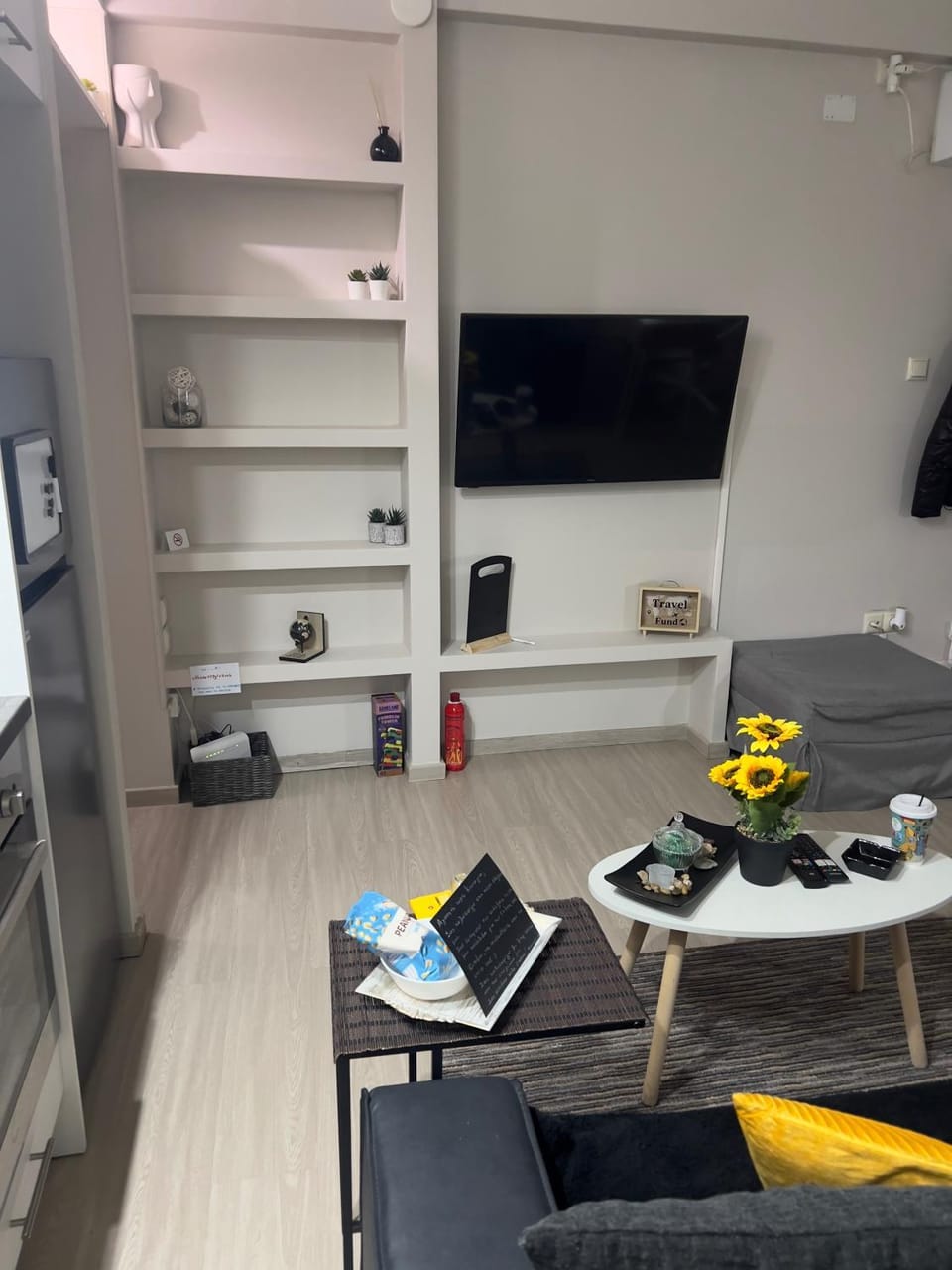 TV and multimedia, Living room, Seating area, kitchen, kitchen