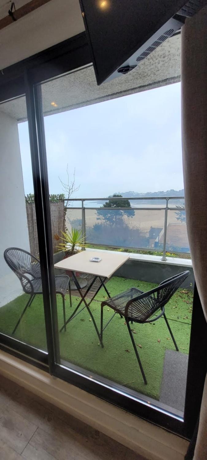 Patio, Balcony/Terrace, Seating area