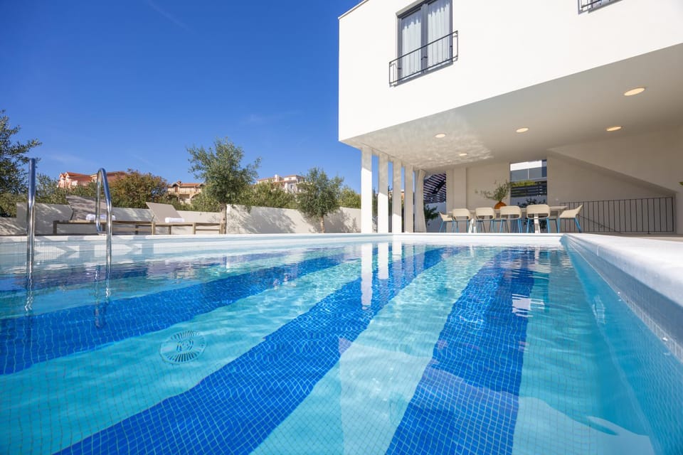 Property building, Swimming pool
