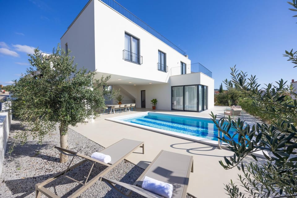Balcony/Terrace, Swimming pool