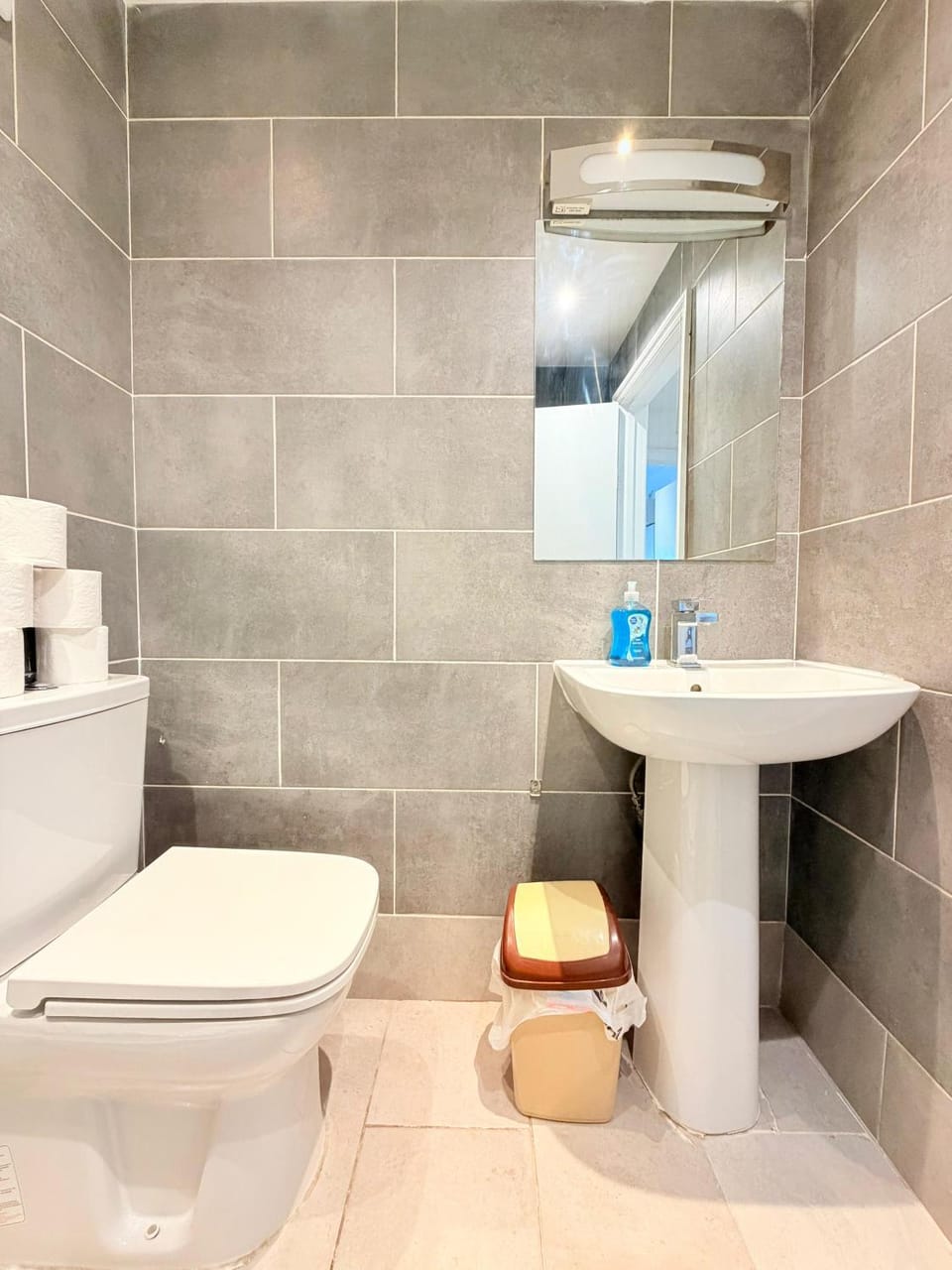 Flats in Bethnal Green Apartment in London Borough of Hackney