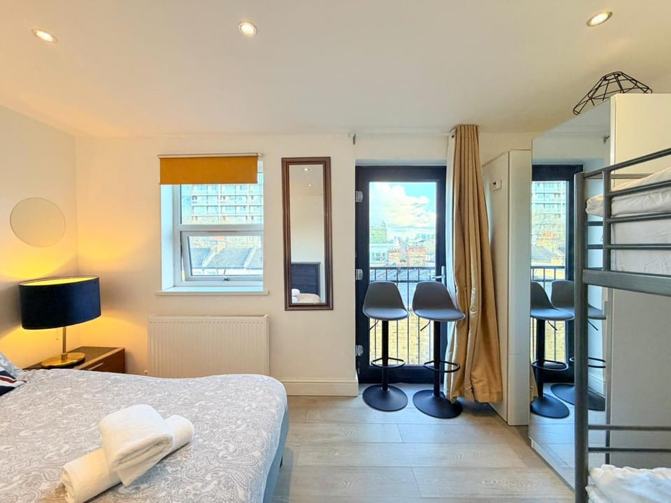 Flats in Bethnal Green Apartment in London Borough of Hackney